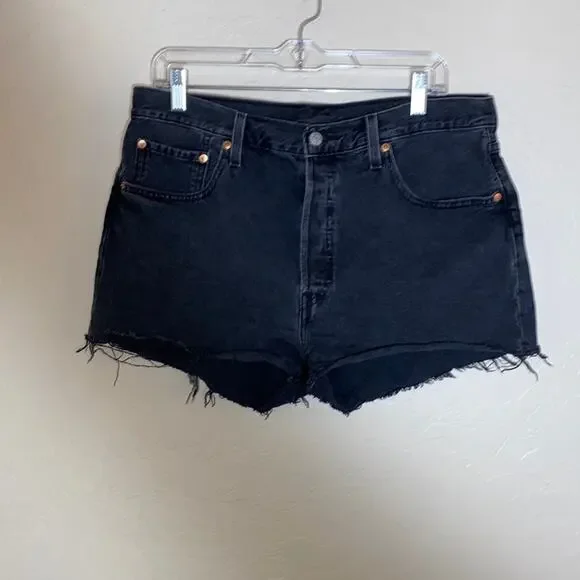 Levi’s 501 high waist black cut off shorts - Picture 4 of 7